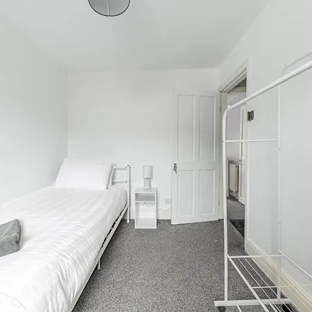 House- 3 Bedrooms *
